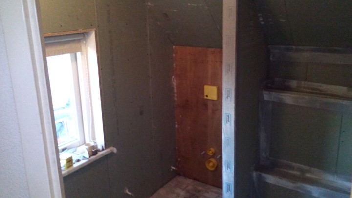 Casco badkamer met nieuwe wanden en aansluitpunten