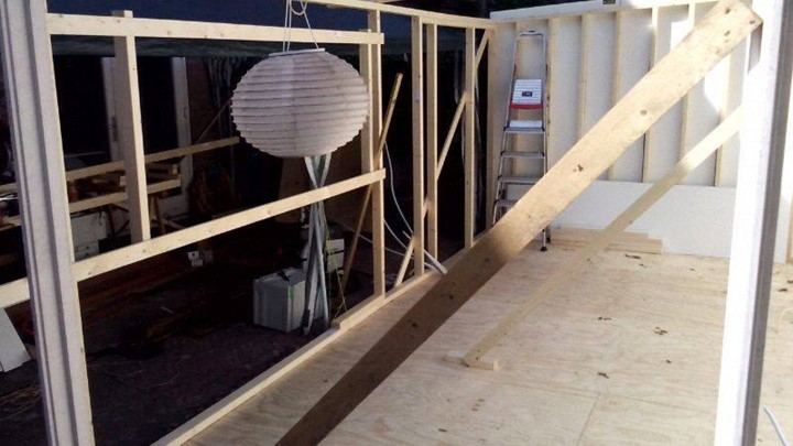 Buitenzijde van het tuinhuis met horizontale gevelbekleding